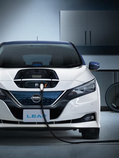 搭載全固態(tài)電池技術的日產(chǎn)聆風正在充電圖